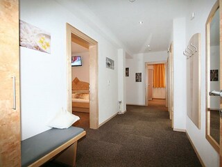 Blick vom Gang in die Wohnung sehr großzügig - Kop