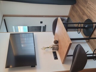 Essplatz mit Fernseher