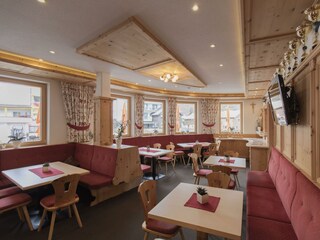 Berghotel-Rasis-Galtuer-Ischgl-Speisesaal2