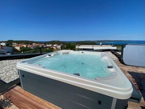 Familievilla Aruna met zwembad en jacuzzi in Pula