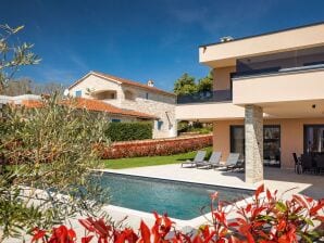 Modern villa Prudensia with pool in Poreč - Labinci - image1