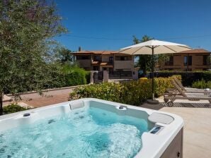 Moderne Villa Vallis mit Pool und Jacuzzi in Poreč - Buići - image1