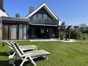 Holiday house In Friesland with a boat dock - Lemmer - image1