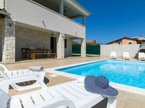 Villa Angelina con piscina per le tue attività a Novigrad - Cittanova (Istria) - image1