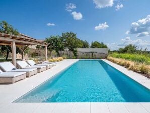 Villa Familienvilla Charlotta mit Pool in Višnjan