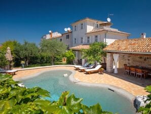 Maison de vacances Villa familiale Elizabeta avec piscine à Umag - Juricani - image1