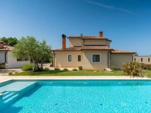 Villa Marchi con 3 dormitorios y piscina en Vižinada - Lašići - image1