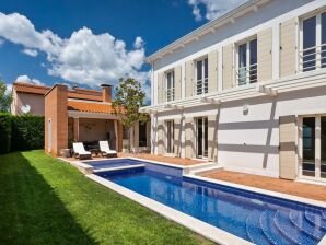 Maison de vacances Villa Rafaelle avec 3 chambres et piscine à Poreč - Vabriga - image1