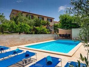 Ferienhaus Villa Greis mit 4 Schlafzimmern und Pool in Buje - Kaštel - image1