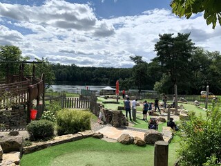 Adventuregolf neben Spielplatz Rodelbahn Biergarten