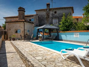 Villa rustique Casa Tessa avec piscine extérieure à Tar - Le goudron - image1