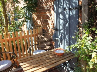 charmante Terrasse vor dem Wohnbereich