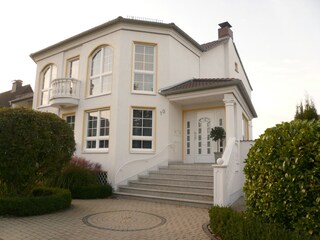 Eingang mit Haus