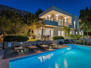 Nieuw! Villa UP met panoramisch uitzicht op pittoresk landschap en zee