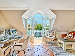 Wohn-/Esszimmer mit Balkon