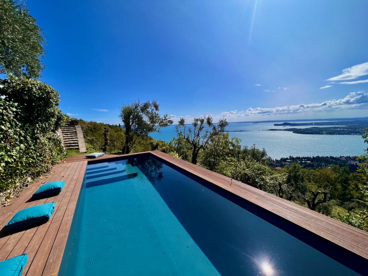 Villa Ventinove Lake view from Pool