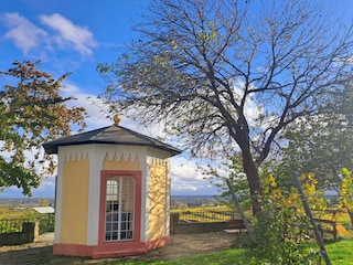 König Ludwig Pavillon im Herbst