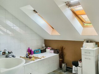 Tageslichtbad mit Wanne & Dusche