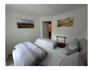 Blick vom Schlafzimmer Richtung Bad