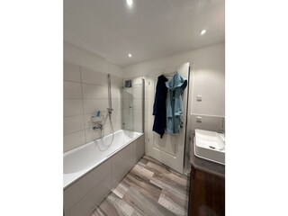 Badewanne & Dusche neu