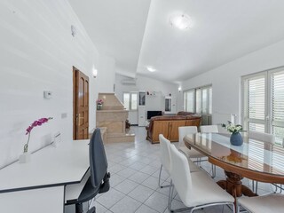 Villa Dicmo Caratteristiche 33