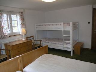 Schlafzimmer Erdgeschoss mit Kinder-Etagenbett