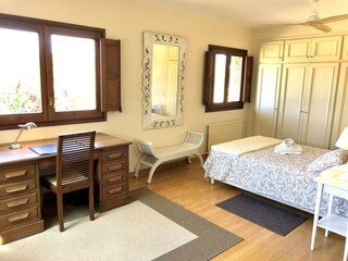 Villa Garriguella Características 25