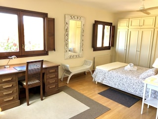 Villa Garriguella Features 21