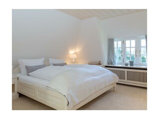 Schlafzimmer mit Doppelbett