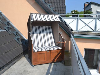 Strandkorb auf dem Balkon