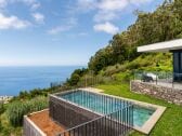 Villa mit Pool und Meerblick