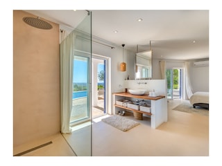 Schlafzimmer (Souterrain) – en suite