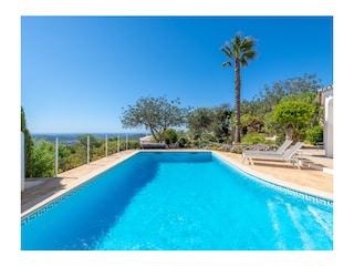 Privater Pool mit Weitblick