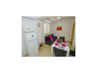 Apartment Potomje Ausstattung 13