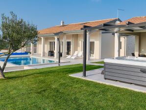 Villa EILEEN mit beheiztem Pool und Jacuzzi bei Novigrad - Brtonigla - image1