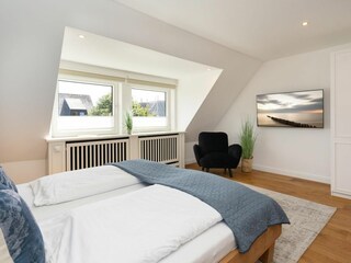 Schlafzimmer (180x200 cm) im 1.OG