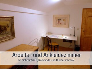 Arbeits- und Ankleidezimmer