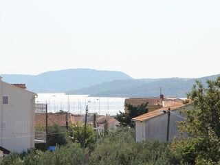 Blick von der Terrasse aus das Meer