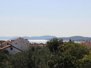 Blick von der Terrasse auf das Meer 2