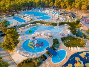 Ferienpark Mobile homes in Zaton Holiday Resort, with large pool area-ex TUI