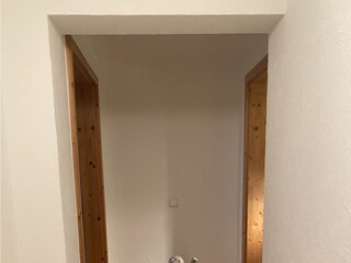 seperater Hauseingang zu den Wohnungen