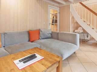 das gemütliche Sofa lädt zum Verweilen ein.