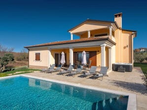 Beautiful villa Kadore with pool in Porec - Labinci - image1