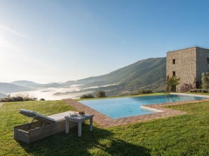 Rustic Villa Torre with panorama view in Umbria - Solfagnano - image1