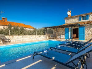 Villa rustica Casa Nadalina con piscina a Visnjan