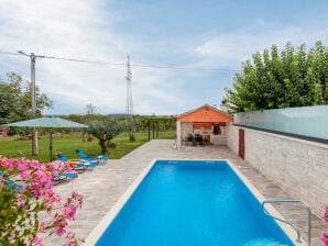 Beautiful villa Dussich with pool near Oprtalj - Oprtalj - image1