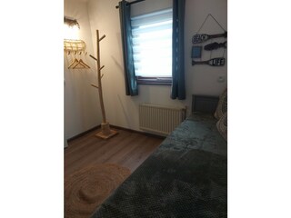 1.OG Kleines Schlafzimmer mit Ausziehbett