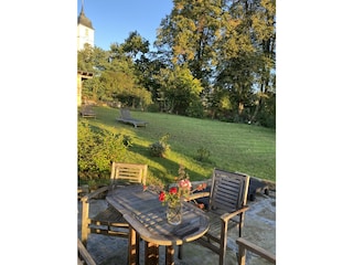 Die Terrasse im Sommermorgenlicht