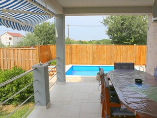 überdachte Terrasse am Haus