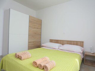 Schlafzimmer mit viel Platz, Privatsphäre und Stauraum